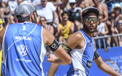 Italians edge closer to first Major Series medal